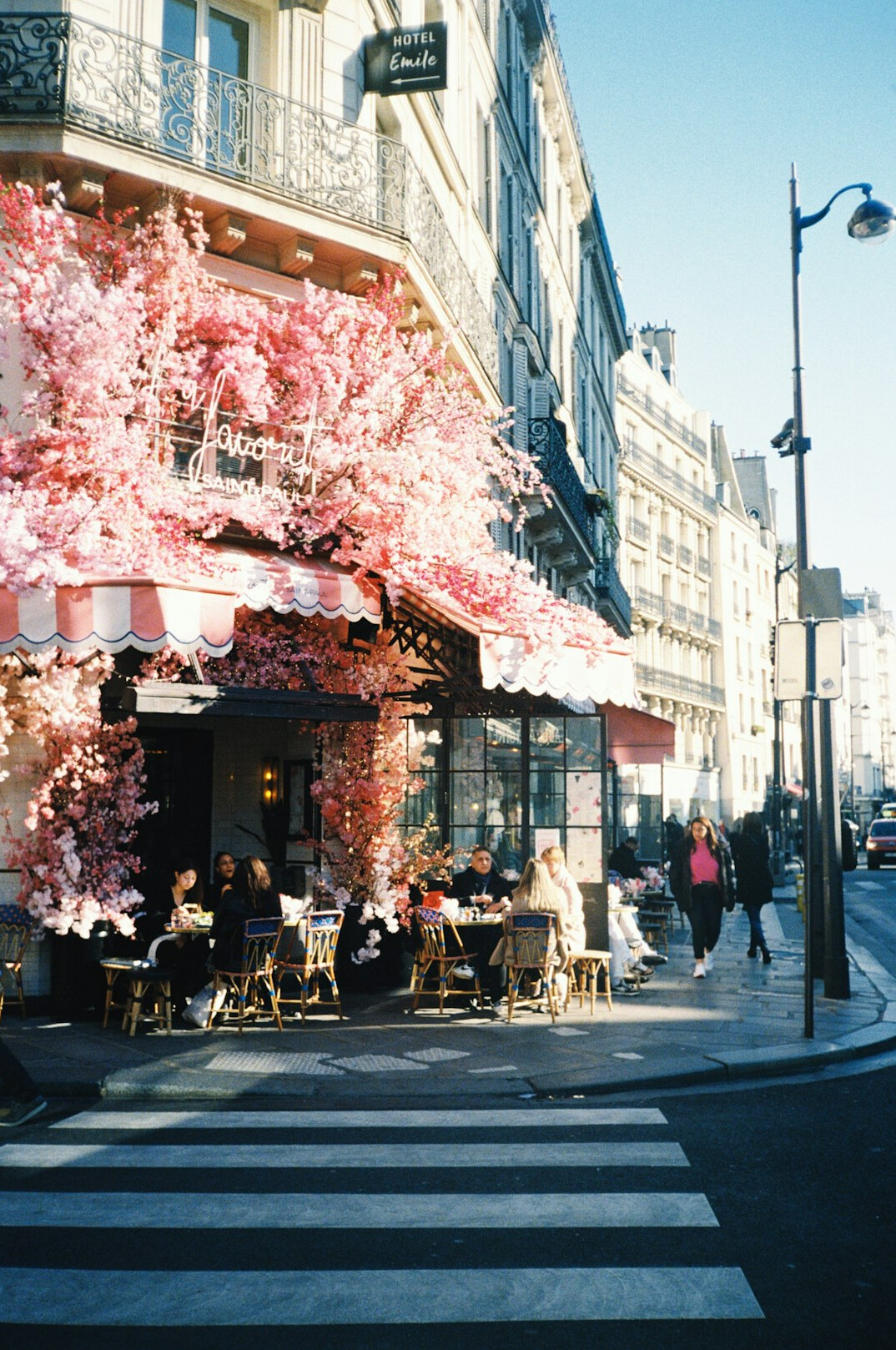 paris street cafe